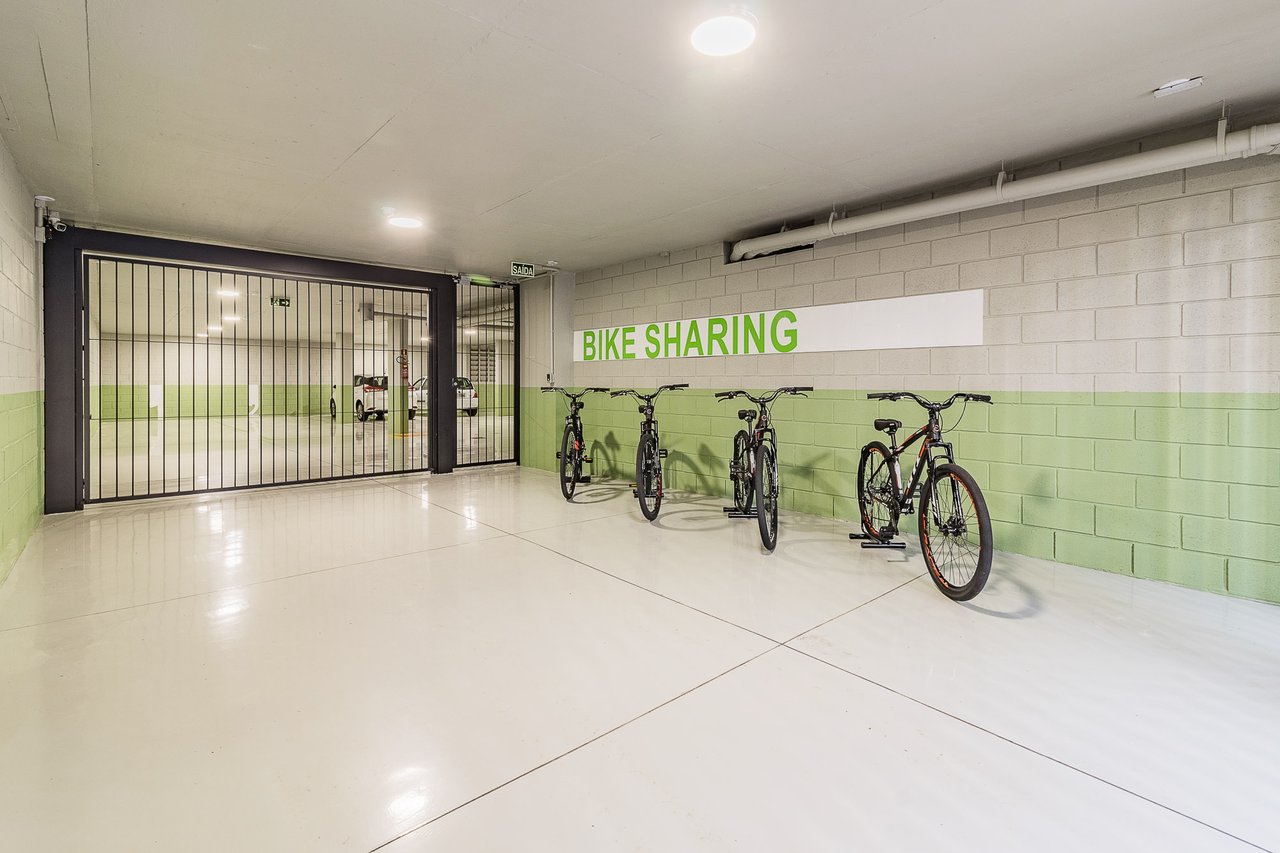 Espaço de bike sharing do Z800 com bicicletas disponíveis para os moradores